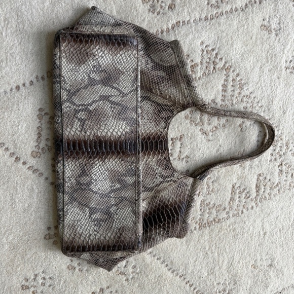 Helen Welsh leather snake skin embossed hand bag. - Picture 3 of 7